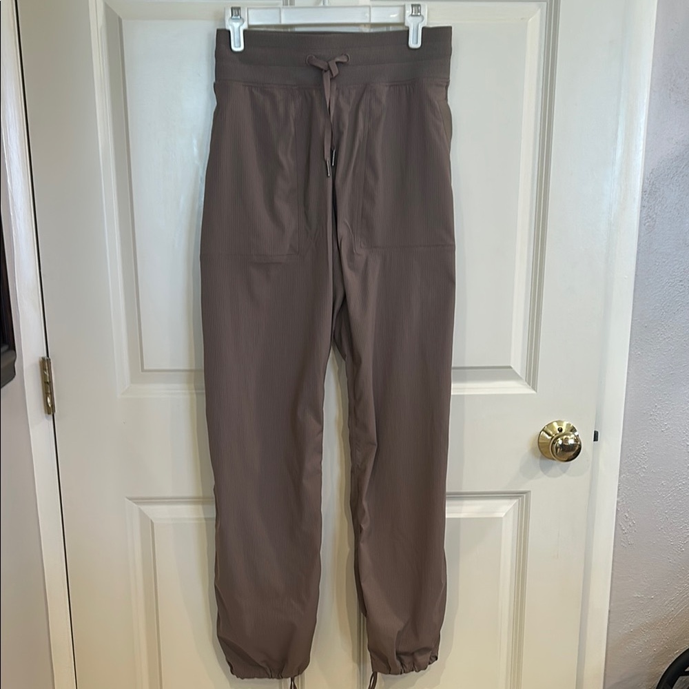 Ladies Lululemon Taupe Lightweight Jogger Pants Size 14